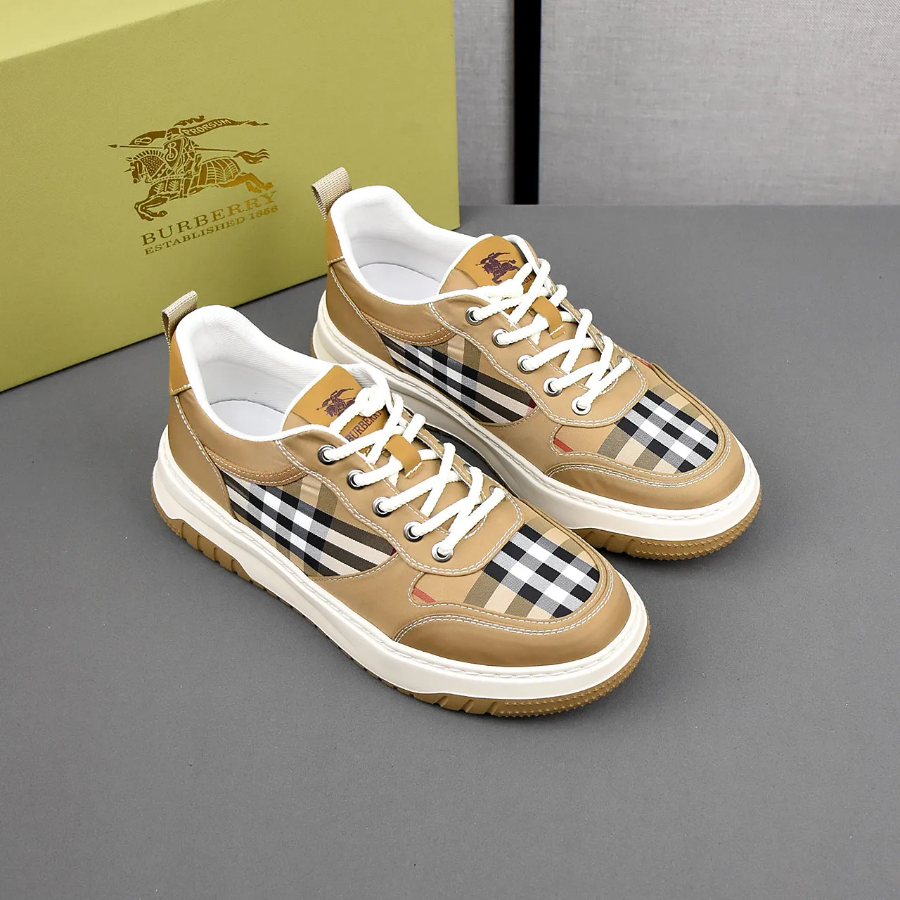 PP420❣️❣️❣️Burberry [Burberry] fashionable lace-up cloth shoes, uppers made of breathable fabric, rubber foam soles, men's size 38-44